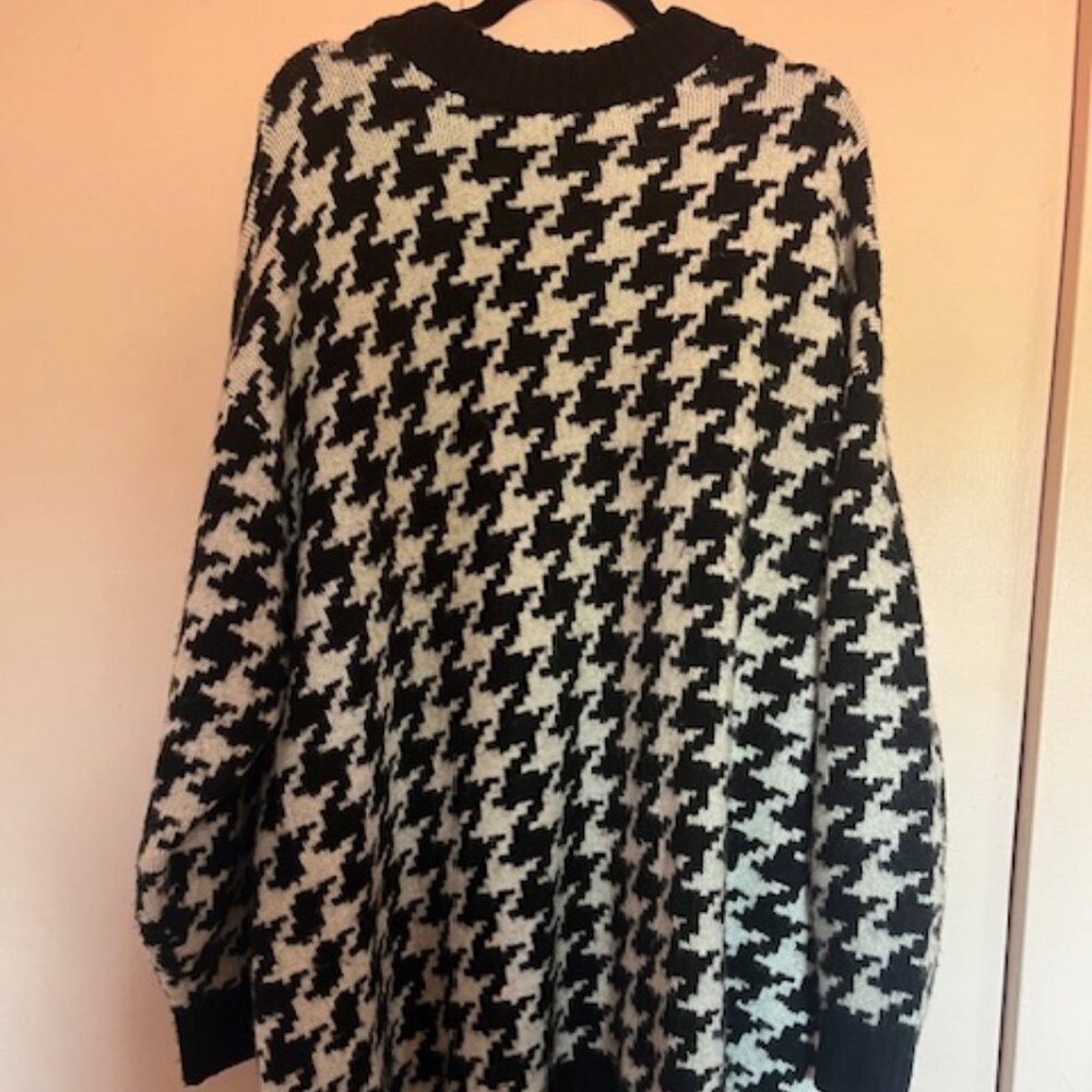 H&M TARTAN OVERSIZED SWEATER (CAN BE WORN AS A DRESS) XXL